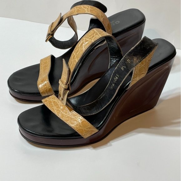 Beautiful Gucci Camel Platform - Picture 1 of 3
